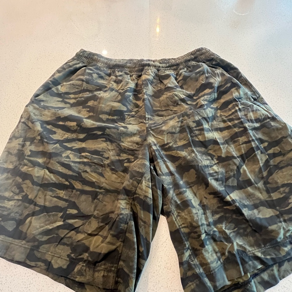 lululemon athletica Pacebreaker Green Camouflage Men's Athletic Shorts